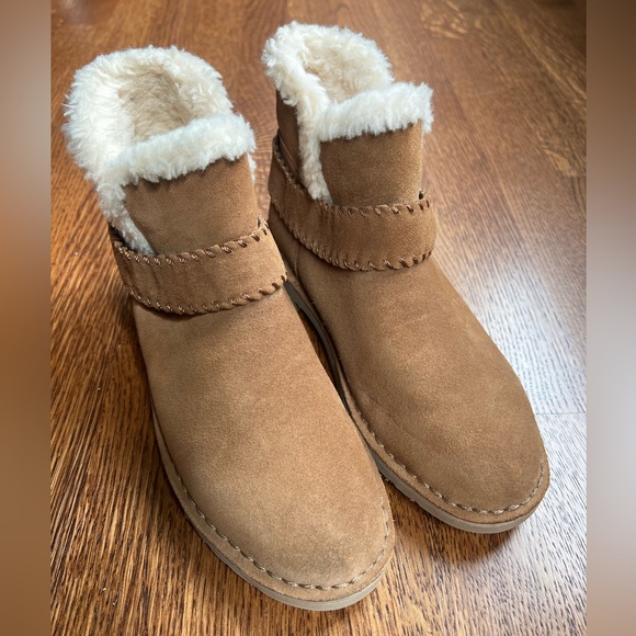 UGG McKay Chestnut Shearling Suede Ankle Booties Winter Leather Women’s 6 - Picture 2 of 9